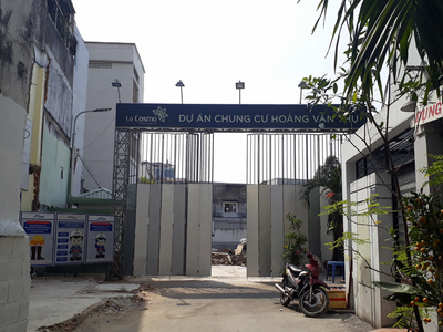  Dự án La Cosmo Residences được quây tôn kín bên ngoài. Ảnh: Việt Dũng.