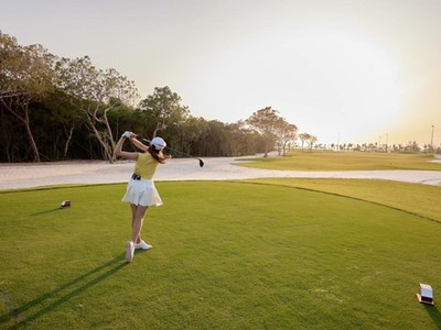 Sân golf là sản phẩm bắt tay giữa Kl994 game bài casino hấp dẫn Sun Group và sự tài hoa của IMG – Kl994 game bài casino hấp dẫn thiết kế và quản lý sân golf hàng đầu thế giới.