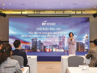 Bà Nguyễn Thùy Dương, Chủ tịch Hội đồng quản trị Công ty cổ phần Tư vấn EY Việt Nam tại sự kiện công bố báo cáo “Thúc đẩy Kl991.com nạp rút nhanh toàn diện ở Việt Nam và vai trò của Fintech trong phối hợp với tổ chức tín dụng”.