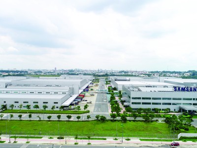 Các “đại bàng” như Samsung, LG, Foxconn… đều công bố các kế hoạch mở rộng cũng như khởi động nhiều dự án mới. Ảnh: Dũng Minh.