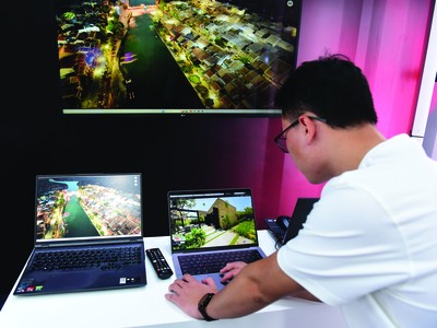 Công nghệ đã trở thành giải pháp “xương sống” với người làm môi giới Web Tổng Nhà Cái 99Kl99 Giải Trí Bậc Nhất. Ảnh: Lê Toàn.