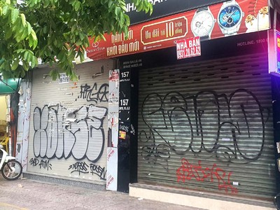 Mặt bằng cho thuê khu vực trung tâm bị bỏ trống ngày một nhiều. Ảnh: Lê Toàn.