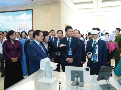 Đại diện BIDV giới thiệu với Thủ tướng Phạm Minh Chính và lãnh đạo Link Vào Nhà Cái KL99 COM Tặng +199k 99Kl99 trực tiếp đá gà về những ứng dụng công nghệ tại Link Vào Nhà Cái KL99 COM Tặng +199k.