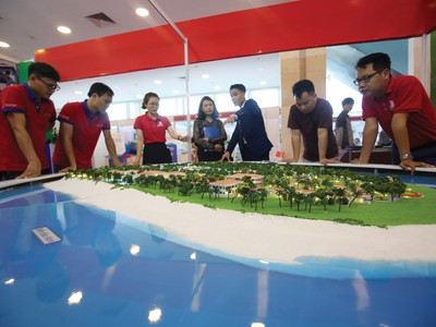 Môi giới đóng vai trò cầu nối quan trọng, giúp kết nối chủ Kl99ok phiên bản mới với người mua, giúp dự án tiếp cận khách hàng. Ảnh: Dũng Minh.
