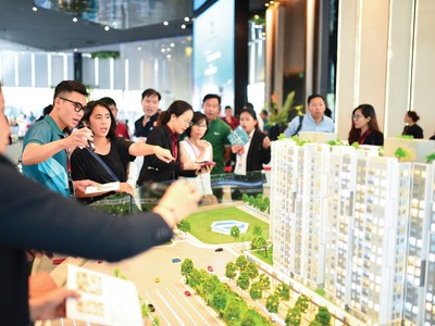 Câu chuyện mua nhà với người trẻ chưa bao giờ là dễ dàng. Ảnh: Lê Toàn.