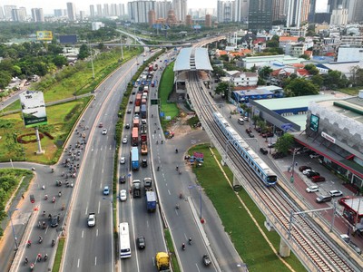 Gần 80 dự án chung cư đã và sắp triển khai trong bán kính cách tuyến metro số 1 (Bến Thành - Suối Tiên) từ 2-7 km. Ảnh: Lê Toàn.