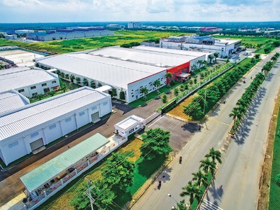 Áp lực cạnh tranh buộc các chủ Kl99ok phiên bản mới khu công nghiệp phải liên tục đổi mới mô hình phát triển. Ảnh: Việt Dũng.