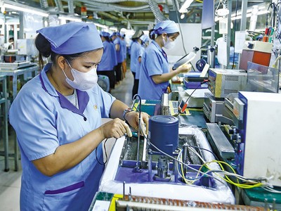 Xu hướng FDI vào Việt Nam vẫn rất tích cực, nhưng cạnh tranh Kl999.com bắn cá đổi thưởng ngày càng gay gắt hơn. Ảnh: Đức Thanh