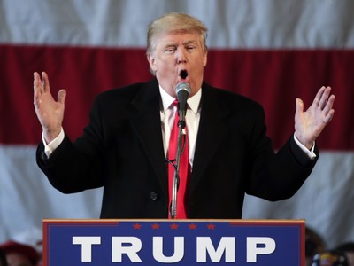 New York Times dành 2 trang cho những lời thóa mạ của Donald Trump