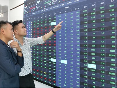 Lighthouse Capital: VN-Index lùi về 1.600 điểm, định giá thị trường đã về vùng hợp lý