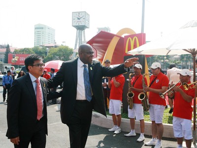 Hình ảnh đáng chú ý của Chủ tịch McDonald’s tại Việt Nam 