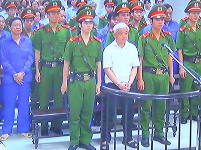 Các bị cáo trong phiên tòa chiều nay - ảnh chụp qua màn hình