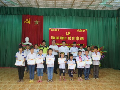 Báo Kl99ok phiên bản mới trao 70 suất học bổng trong chuyến hành hương về “Thủ đô khu giải phóng“