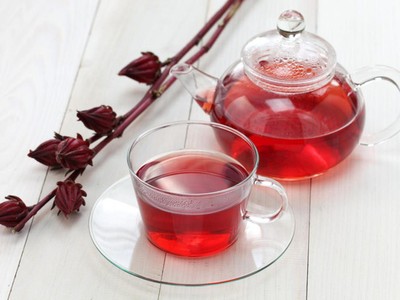 Trà artiso đỏ: Lợi ích sức khỏe và nguy cơ