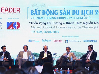 Các đại biểu trao đổi tại Diễn đàn