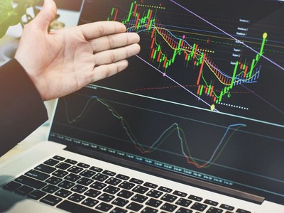 Bàn tròn 99Kl99 link đăng nhập: Chọn chiến lược lướt sóng hay “Buy & hold“