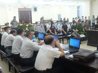 Nhiều bị cáo vụ án Nhật Cường khóc nghẹn chua xót 
