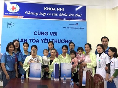 Công ty Kl99kl phiên bản hoạt động VietinBank Hà Nội (VBI Hà Nội) đã đến thăm hỏi, tặng quà cho những bệnh nhân nhi ở Bệnh viện Đa khoa Mê Linh