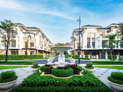 Verosa Park là dự án nhà liên kế & biệt thự đẳng cấp 5 sao của KDH, đã bán gần hết 100%, bắt đầu bàn giao vào tháng 5/2020.