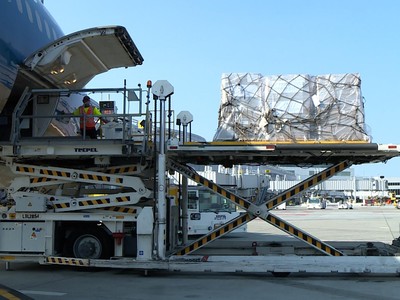 Chuyến bay đầu tiên của hàng không Việt Nam vận chuyển hàng y tế từ Mỹ về nước 