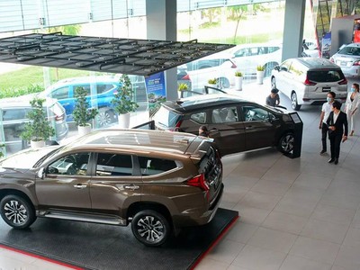 Doanh số tiêu thụ ô tô tháng 8 thấp kỷ lục trong lịch sử