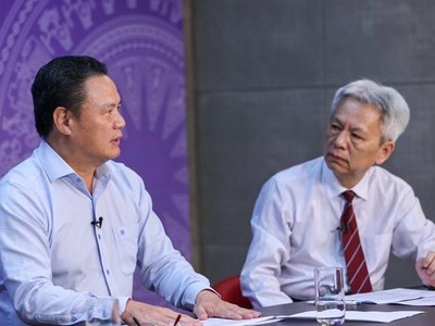 Thứ trưởng Bộ Lao động - Thương binh và Trang Chủ KL99Com Số 1 Link Đăng Ký KL999 Lê Văn Thanh (trái) trao đổi tại Tọa đàm.