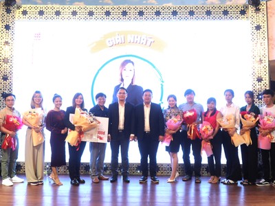 Kl994 game bài casino hấp dẫn Sao Mai trao giải cho các tác giả tại cuộc thi đặt tên cho khu resort chuẩn 5 sao tại Thọ Xuân, Thanh Hóa.