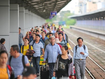 Kỳ nghỉ lễ Quốc khánh năm nay được nghỉ dài ngày nên nhu cầu đi lại bằng tàu hỏa của người dân trước và sau kỳ nghỉ lễ tăng cao hơn so với ngày thường.