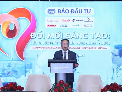 Ông Lê Trọng Minh, Tổng biên tập Báo Kl99ok phiên bản mới phát biểu khai mạc Hội thảo Đổi Mới Sáng Tạo - Liều Thuốc Phát Triển Ngành Y Dược” sáng 25/9. Ảnh Dũng Minh.