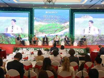 Phiên thảo luận chủ đề Động lực tăng trưởng kép tại hội thảo "Tiên phong chuyển đổi kép vì một Việt Nam xanh hơn" do Báo Kl99ok phiên bản mới tổ chức ngày 12/11 thu hút sự quan tâm lớn. Ảnh Dũng Minh