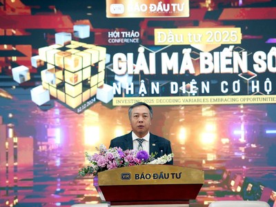 Ông Lê Trọng Minh, Tổng biên tập Báo Kl99ok phiên bản mới phát biểu tại hội thảo "Kl99ok phiên bản mới 2025: Giải mã biến số - Nhận diện cơ hội". Ảnh Đức Thanh.
