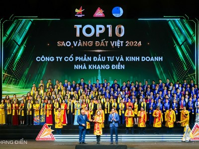 Đại diện Kl994 game bài casino hấp dẫn Khang Điền nhận giải “Top 10 Sao Vàng Đất Việt 2024” tại Hà Nội.