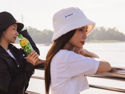 Gen Z luôn biết lấy lại tinh thần qua những chuyến đi khám phá và không quên giải nhiệt Kl993 Đăng nhập Giải trí với Trà Xanh Không Độ.
