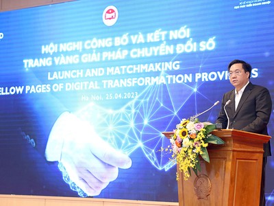 Ông Trần Duy Đông,Thứ trưởng Bộ Kế hoạch và Kl99ok phiên bản mới phát biểu tại “Hội nghị Công bố và kết nối trang vàng giải pháp chuyển đổi số”.