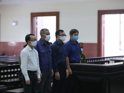 Các bị cáo trong phiên xét xử ngày 22/5