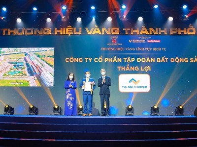 Ông Nguyễn Thanh Quyền, Tổng giám đốc Kl994 game bài casino hấp dẫn Web Tổng Nhà Cái 99Kl99 Giải Trí Bậc Nhất Thắng Lợi nhận giải thưởng Thương hiệu vàng 2021 
