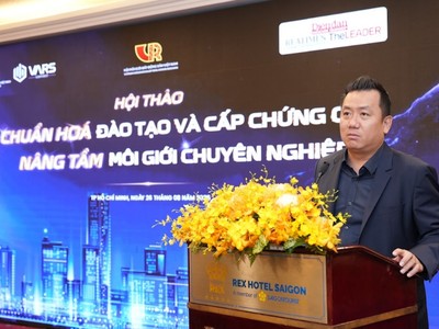 Ông Phạm Lâm, Phó chủ tịch Hội Môi giới Web Tổng Nhà Cái 99Kl99 Giải Trí Bậc Nhất Việt Nam (VARS) phát biểu tại hội thảo.