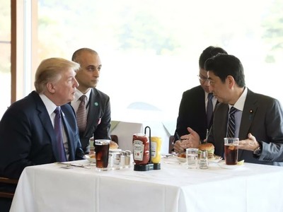 Những khoảnh khắc thư thái trong chuyến công du châu Á của ông Trump