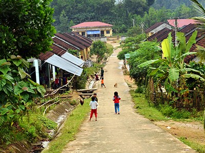 Người dân ở khu tái định cư thôn Tre sau khi nhường đất cho Hồ Nước Trong.