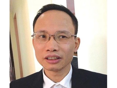 TS. Cấn Văn Lực.
