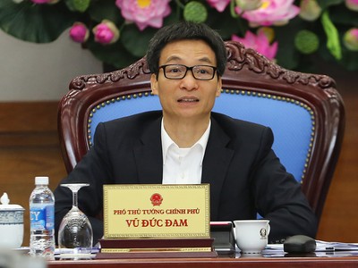 Phó Thủ tướng Vũ Đức Đam yêu cầu tiếp tục hoàn thiện các quy định  và hình thành thói quen, nếp làm việc, quản lý ATTP theo rủi ro. Ảnh: VGP/Đình Nam