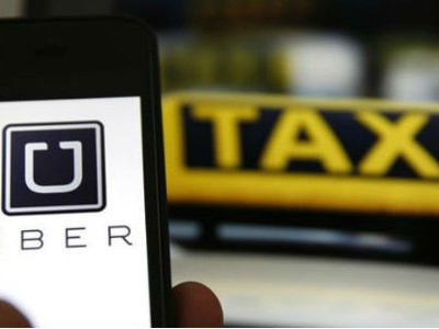 Cuộc cạnh tranh giữa taxi truyền thống và Uber, Grab ngày càng khốc liệt.