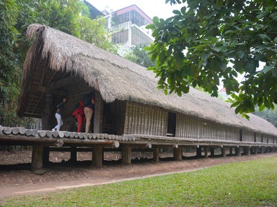 Nhà dài - không gian sống theo chế độ mẫu hệ của người Ê đê