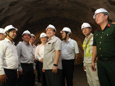 Ông Hoàng Trung Hải thăm công trường dự án Hầm Đèo Cả khi giữ cương vị Phó thủ tướng Kl993 ưu đãi thưởng hấp dẫn