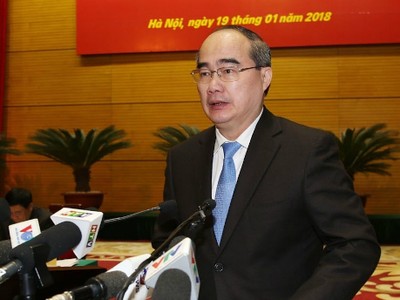 Ông Nguyễn Thiện Nhân, Bí thư Thành uỷ TP HCM, cho rằng "cấp trên đốt lửa to nhưng cấp dưới còn chậm". Ảnh: TTX