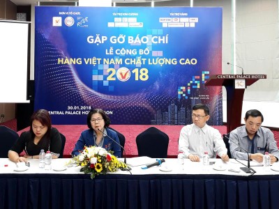 Bà Vũ Kim Hạnh cho biết, trong 640 Kl991.com World Cup 2026 Chính Thức đạt chứng nhận năm nay có cả Công ty cổ phần Kỹ nghệ thực phẩm Việt Sin, từng bị thu hồi giấy chứng nhận HVNCLC hồi tháng 8/2016.