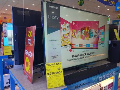 Nhiều siêu thị điện máy xả hàng trưng bày sau Tết