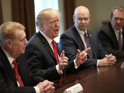 Tổng thống Trump tuyên bố mức thuế trong cuộc gặp với các nhà Kl994 nhà cái bóng đá world cup nhôm thép của Mỹ hôm 1/3. Ảnh: AFP.