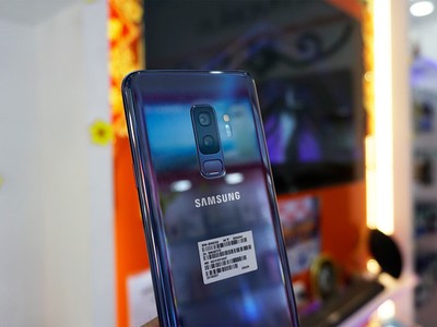 Galaxy S9+ 256 GB màu xanh xách tay về Việt Nam giá 25 triệu