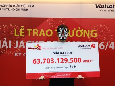 Nữ khách hàng thường xuyên mua vé số đã trúng 63,7 tỷ đồng trong kỳ quay số ngày 9/3. Ảnh: Vietlott
